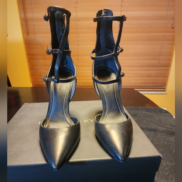 Kendall + Kylie Black Pumps - Picture 3 of 7